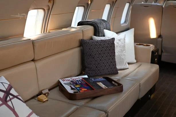 2003 BOMBARDIER CHALLENGER 850 Photo 7