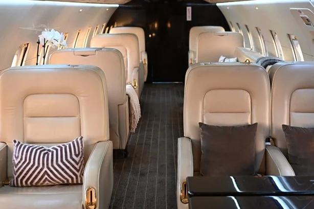 2003 BOMBARDIER CHALLENGER 850 Photo 3