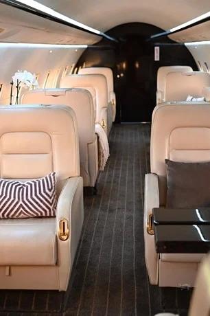 2003 BOMBARDIER CHALLENGER 850 Photo 4