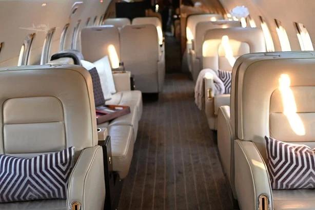 2003 BOMBARDIER CHALLENGER 850 Photo 6