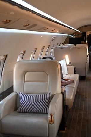 2003 BOMBARDIER CHALLENGER 850 Photo 3