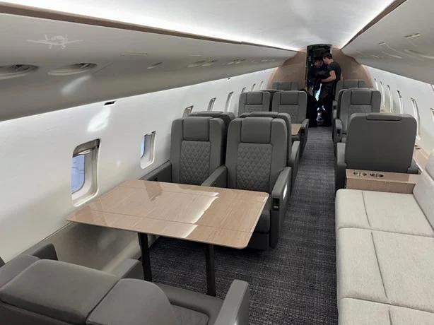 2001 BOMBARDIER CHALLENGER 850 Photo 3