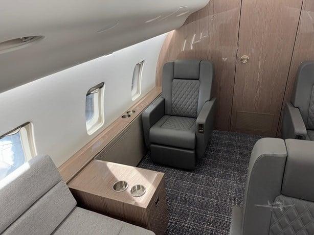 2001 BOMBARDIER CHALLENGER 850 Photo 4