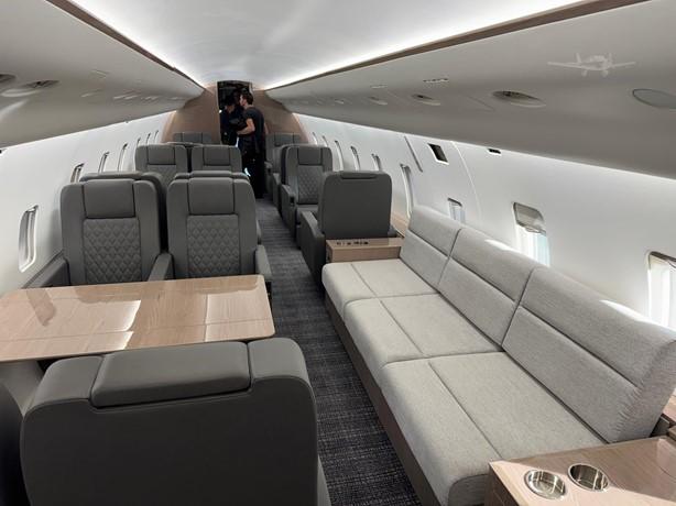 2001 BOMBARDIER CHALLENGER 850 Photo 5