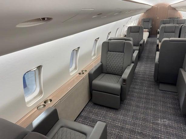 2001 BOMBARDIER CHALLENGER 850 Photo 7