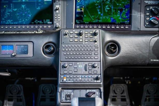 2021 CIRRUS SR22-G6 Photo 2