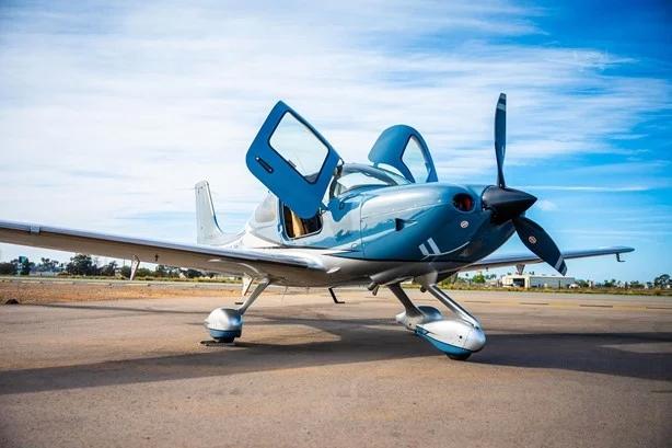 2021 CIRRUS SR22-G6 Photo 3