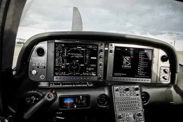 2018 CIRRUS SR22-G6 TURBO Photo 2