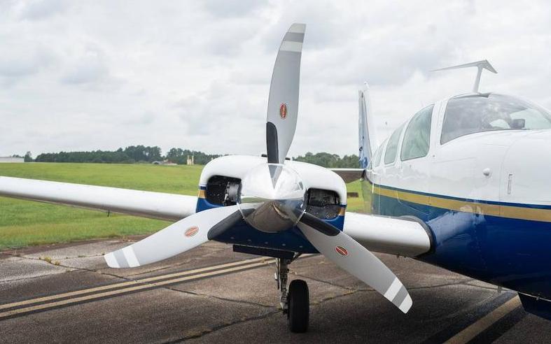 Beechcraft 58 Baron Photo 3