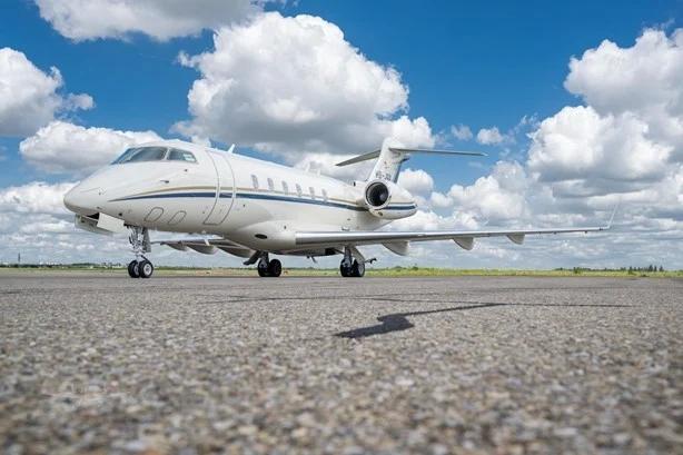 2008 BOMBARDIER CHALLENGER 300 Photo 2