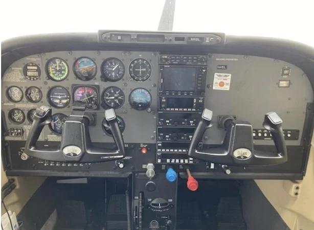 2002 CESSNA 182T SKYLANE Photo 3