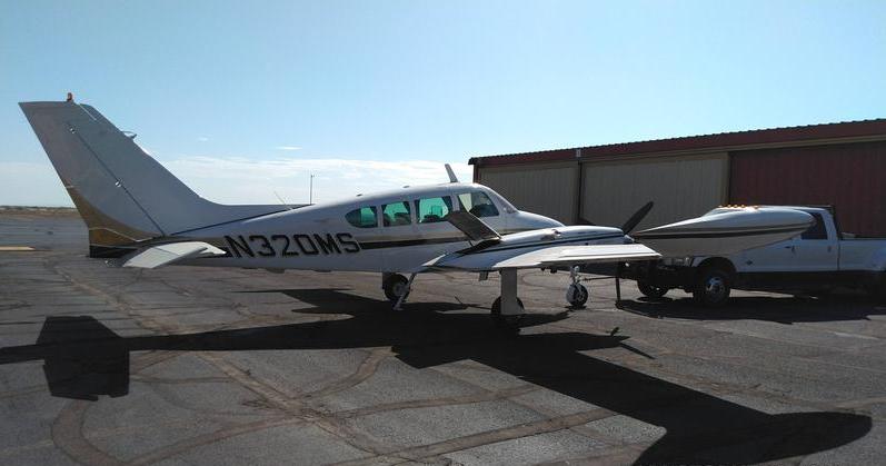 Cessna 320E Photo 4