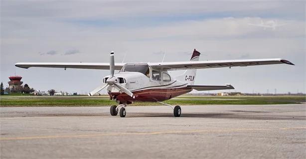 1973 CESSNA TURBO 210 Photo 2