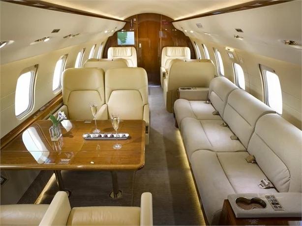 2009 BOMBARDIER CHALLENGER 605 Photo 4