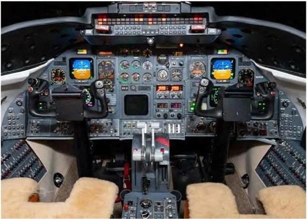 1995 LEARJET 31A Photo 2