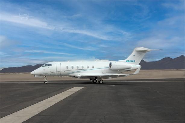 2009 BOMBARDIER CHALLENGER 300 Photo 2