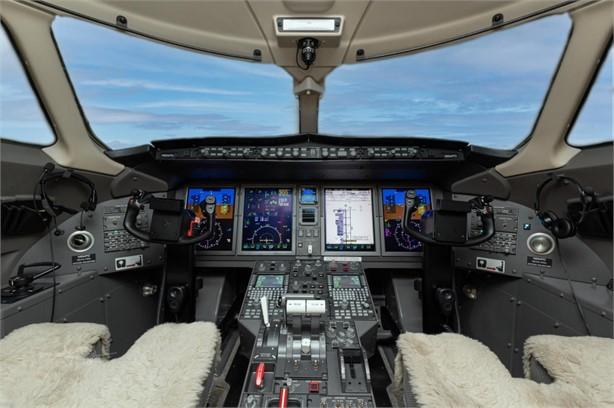 2009 BOMBARDIER CHALLENGER 300 Photo 5