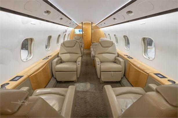 2009 BOMBARDIER CHALLENGER 300 Photo 3