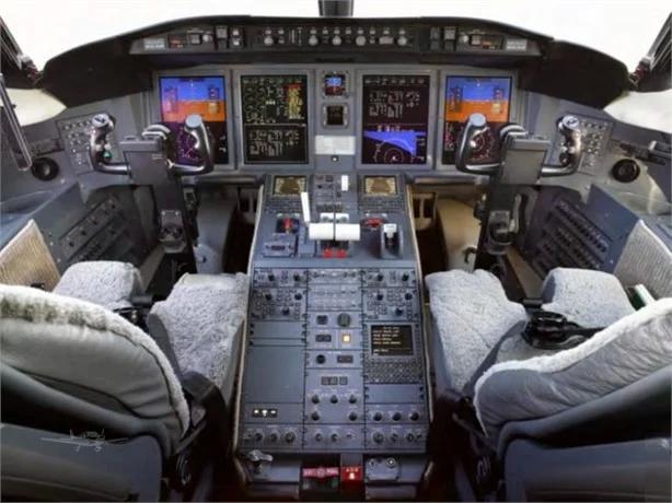 2009 BOMBARDIER CHALLENGER 605 Photo 6