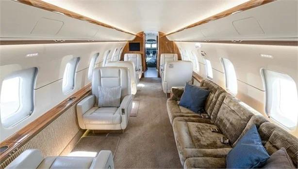 2010 BOMBARDIER CHALLENGER 605 Photo 4