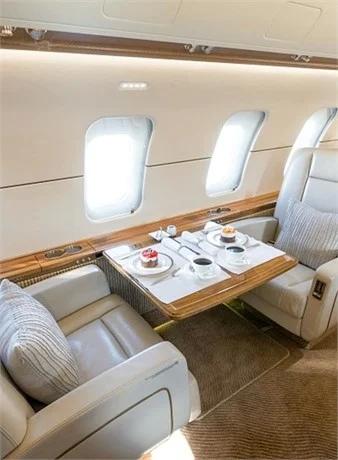 2010 BOMBARDIER CHALLENGER 605 Photo 6