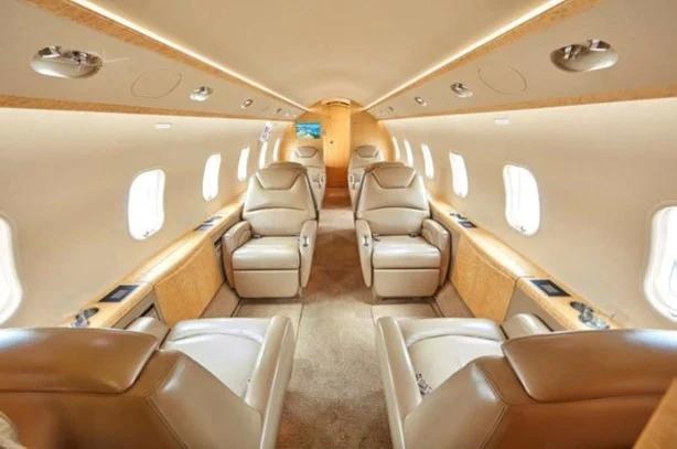 2010 BOMBARDIER CHALLENGER 300 Photo 3
