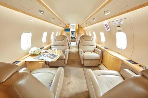 2010 BOMBARDIER CHALLENGER 300 Photo 4