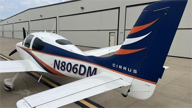 2013 CIRRUS SR20-G3 Photo 2