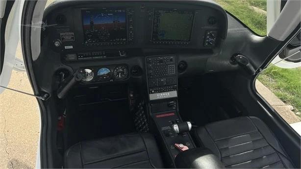 2013 CIRRUS SR20-G3 Photo 4