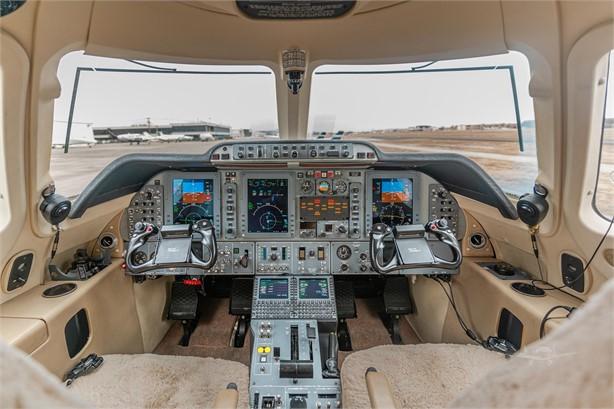 2005 BEECHCRAFT PREMIER I Photo 2