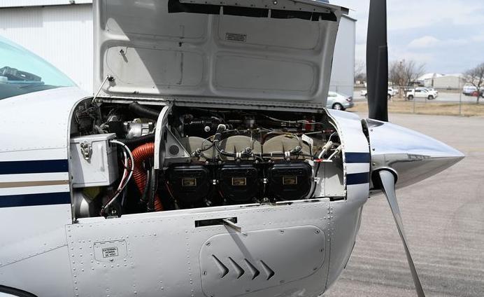 1991 BEECHCRAFT F33A BONANZA Photo 4