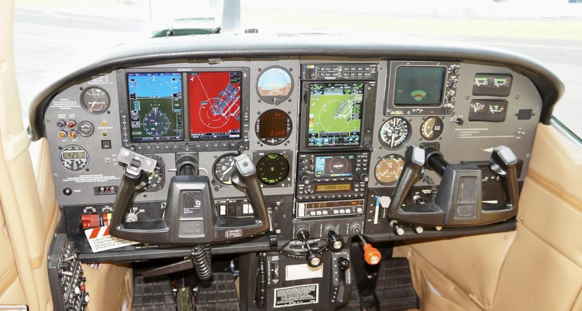 1985 Cessna Turbo 210R Photo 3