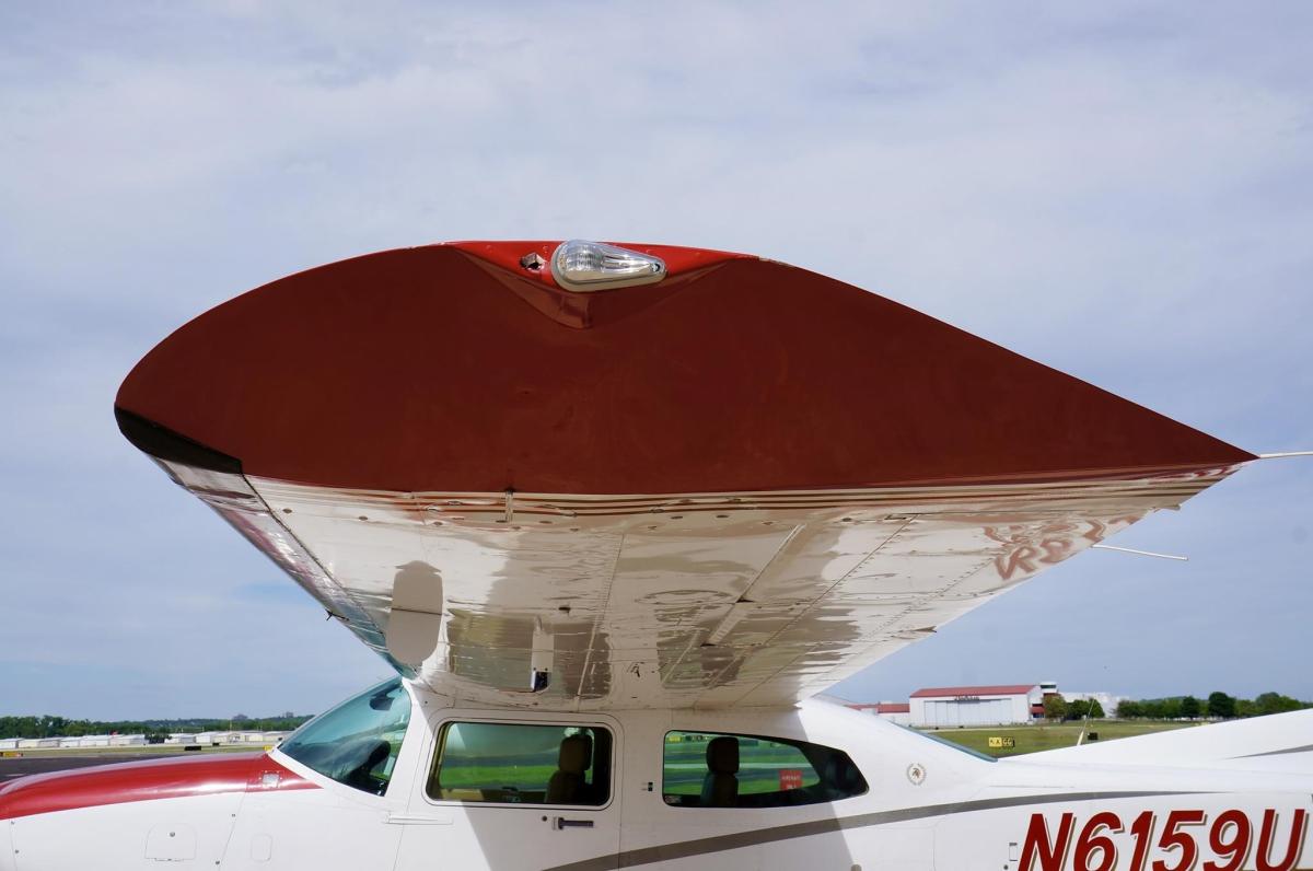 1985 Cessna Turbo 210R Photo 2