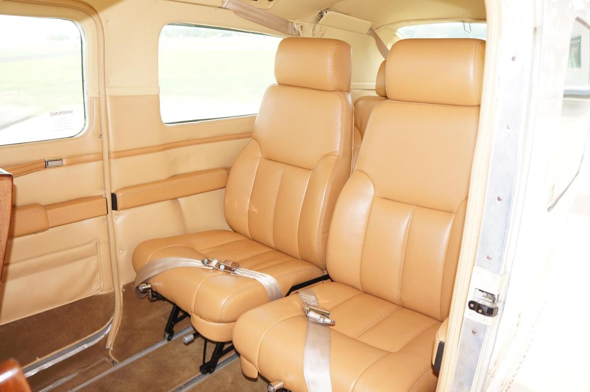 1985 Cessna Turbo 210R Photo 2