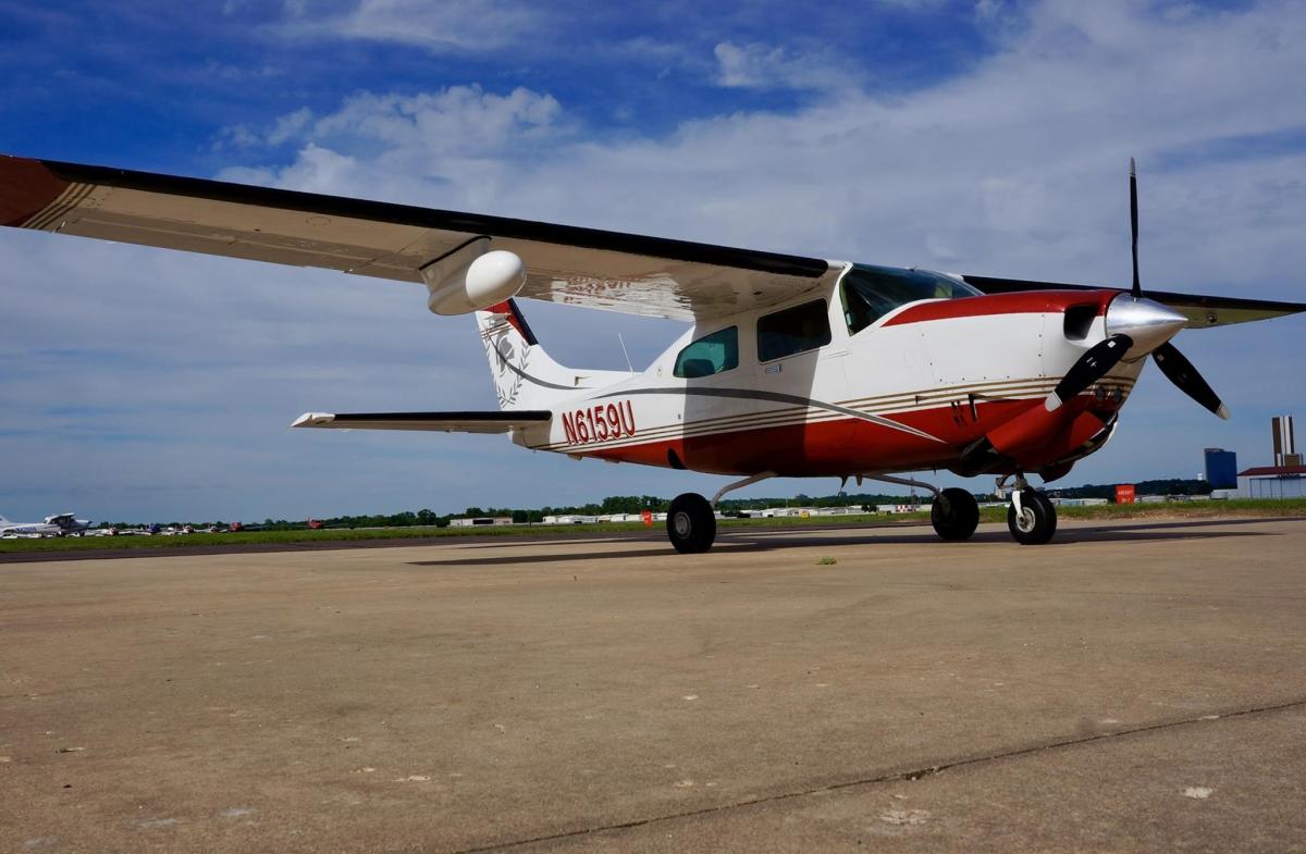 1985 Cessna Turbo 210R Photo 3