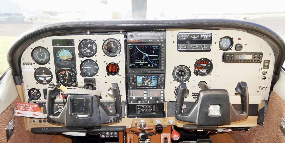 1976 Cessna Turbo 210L Photo 2