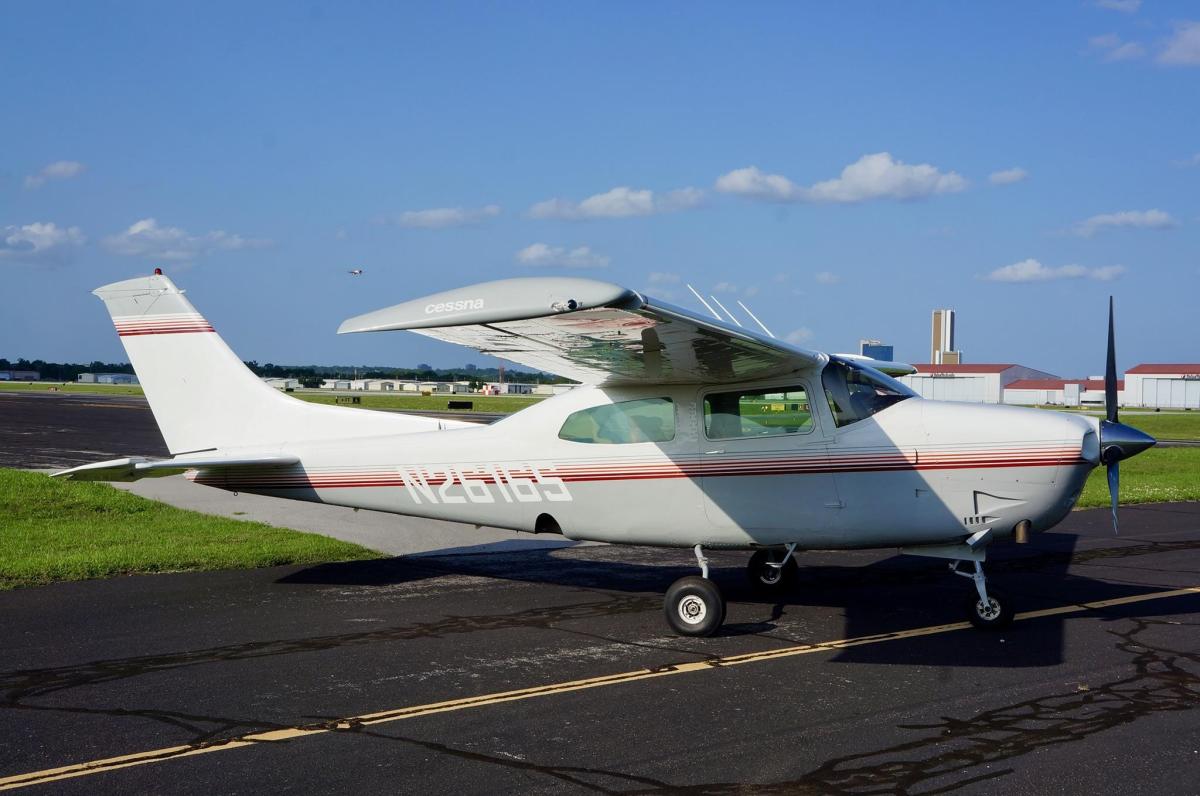 1976 Cessna Turbo 210L Photo 2