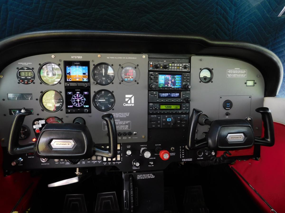 1977 Cessna 172N Skyhawk Photo 3