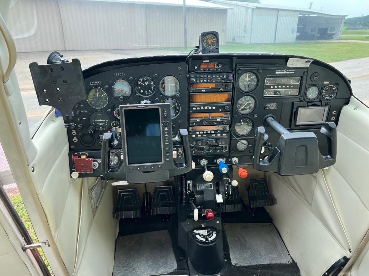 1963 Cessna 210C Photo 3