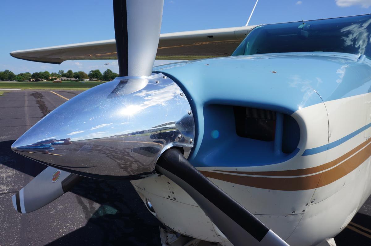 1981 Cessna T210N Photo 2