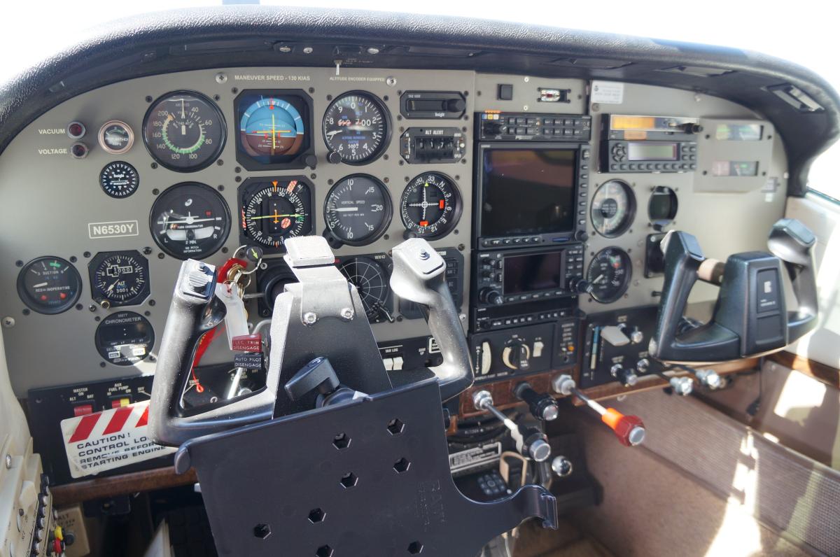 1981 Cessna T210N Photo 2