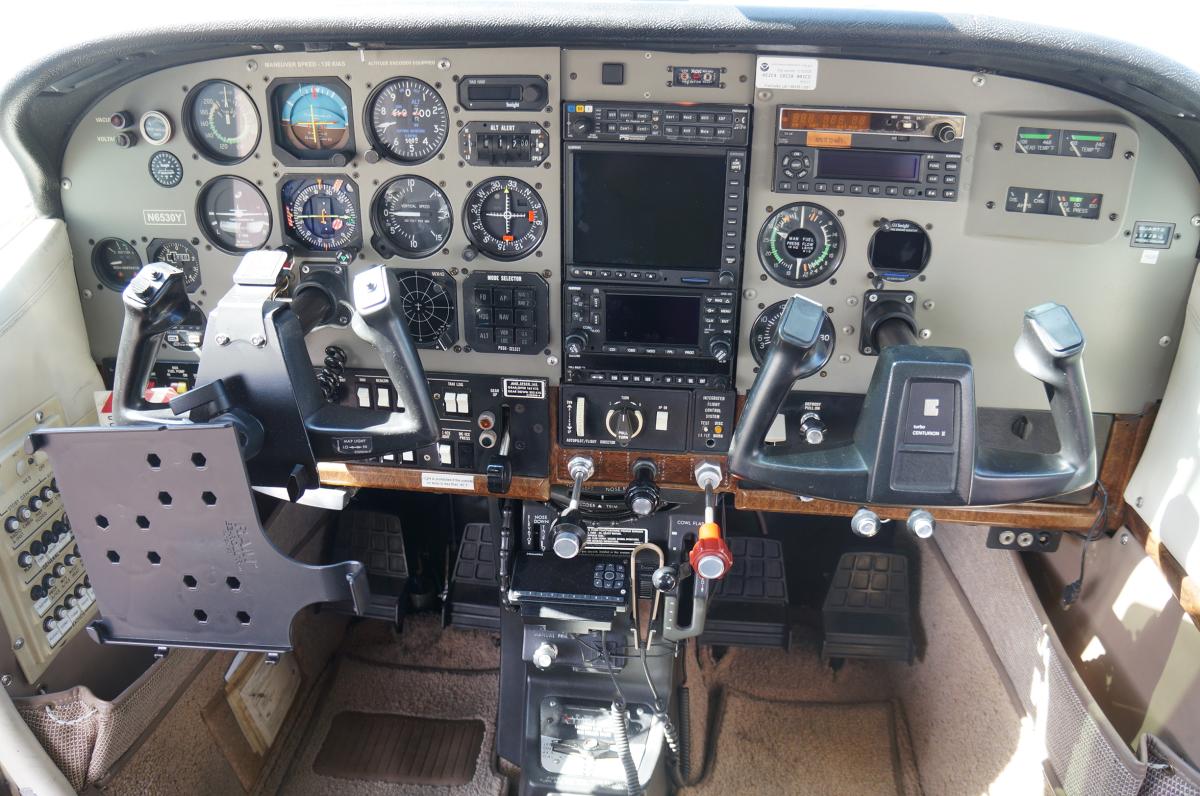 1981 Cessna T210N Photo 2