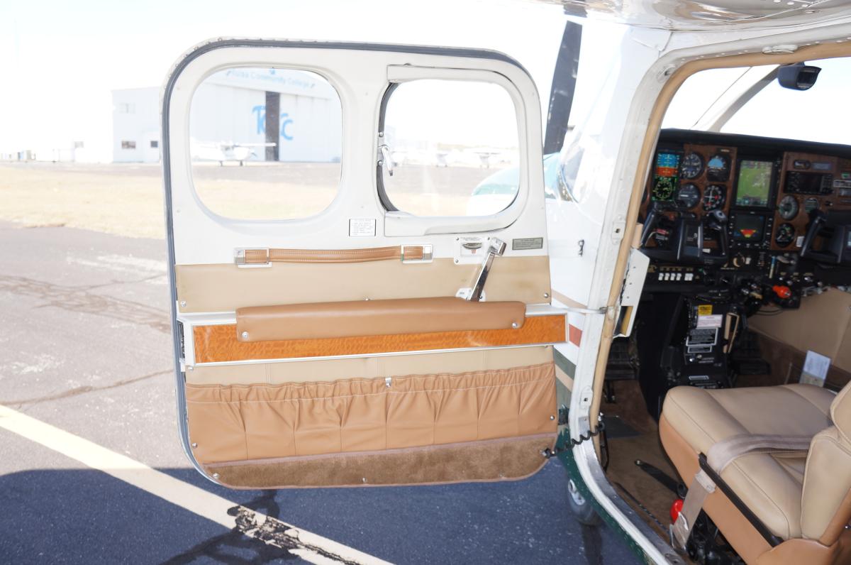 1983 Cessna P210N Photo 2