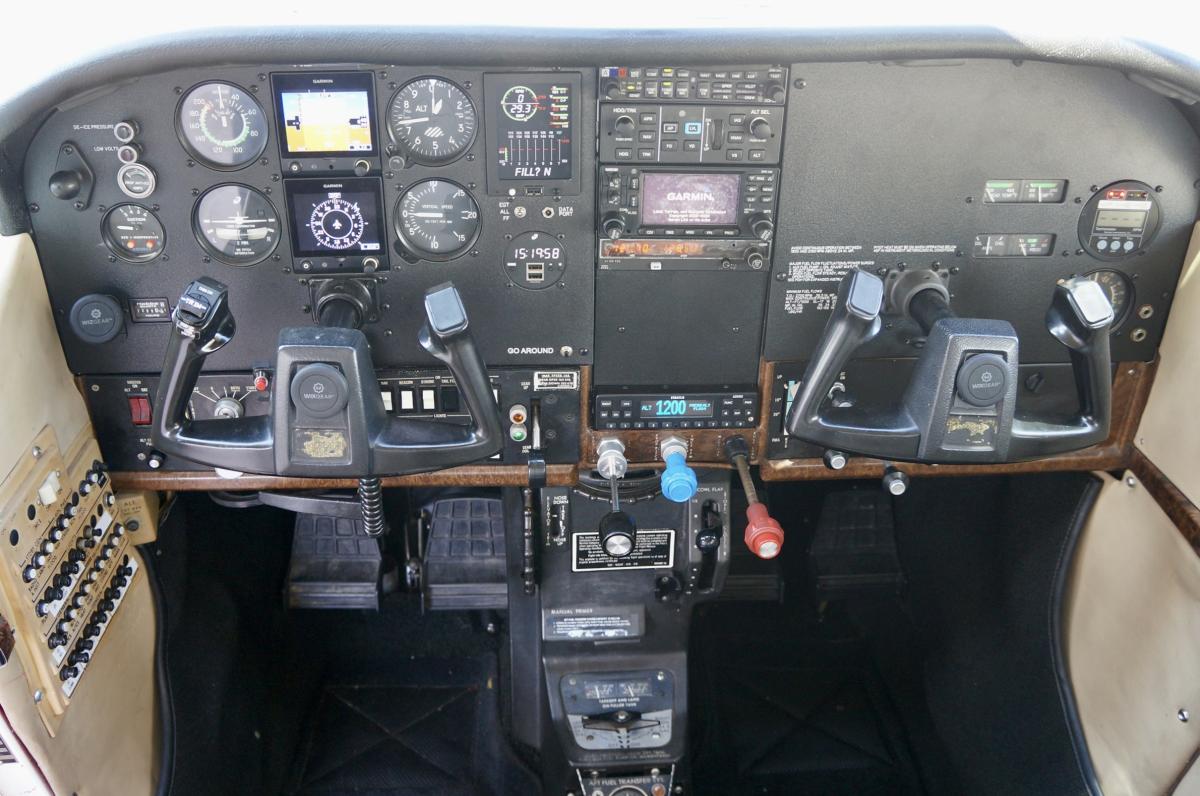 1980 Cessna T210N Photo 2
