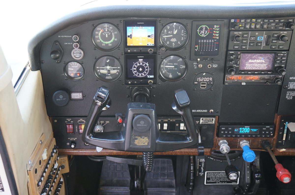 1980 Cessna T210N Photo 3