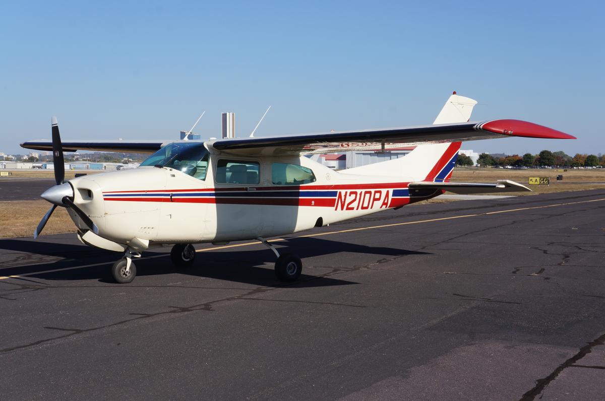 1980 Cessna T210N Photo 3