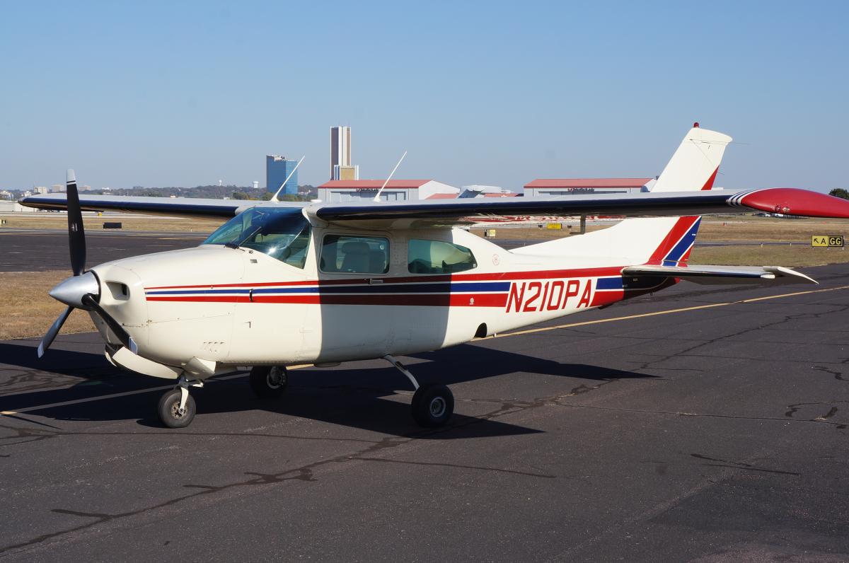 1980 Cessna T210N Photo 4