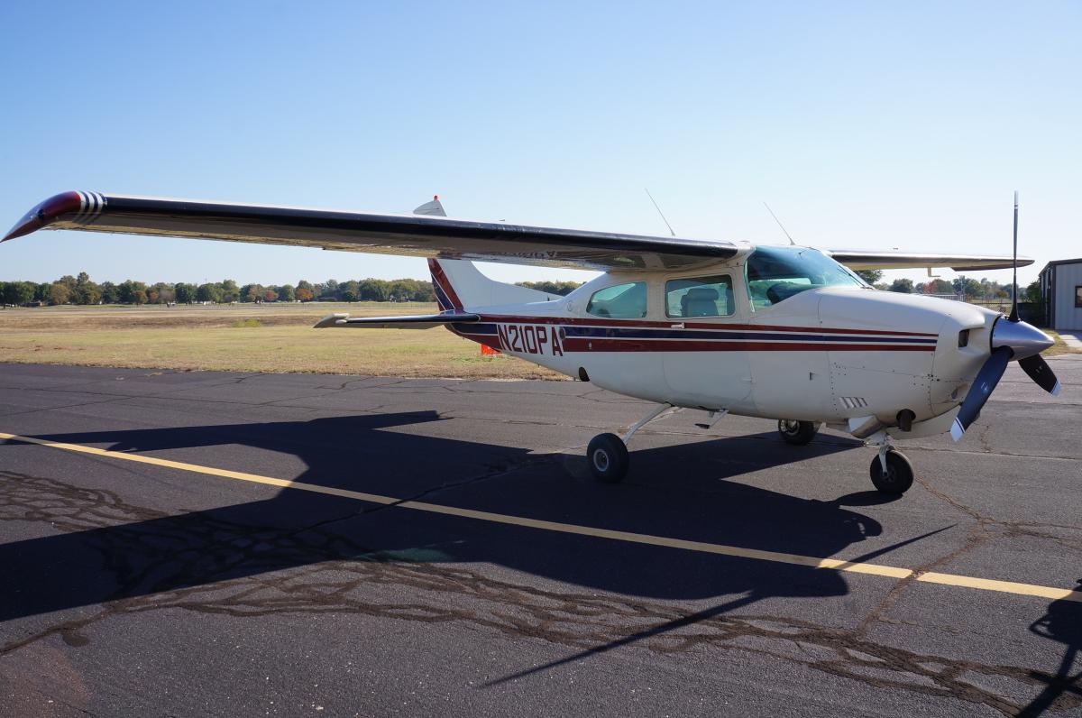 1980 Cessna T210N Photo 2