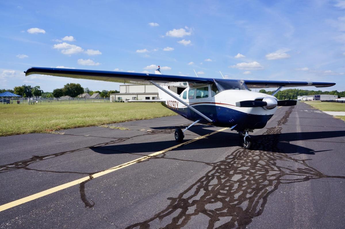 1964 Cessna 210D Photo 3