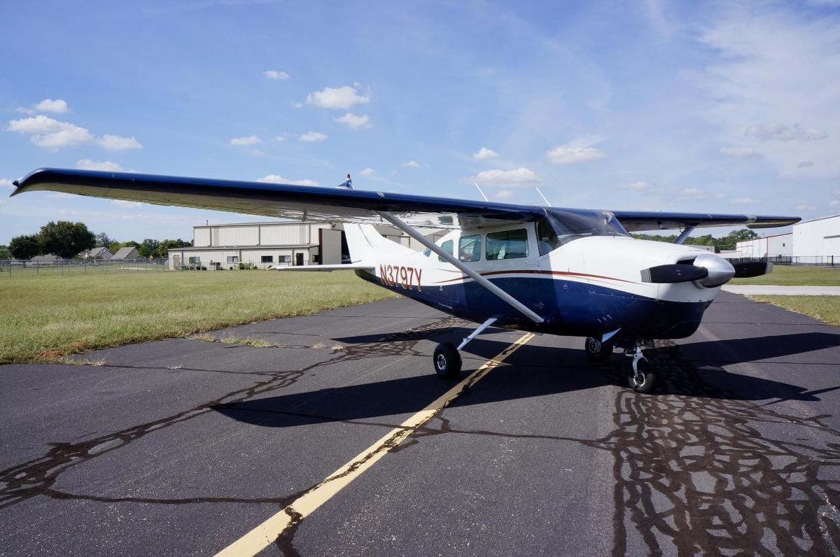 1964 Cessna 210D Photo 4